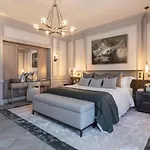 Superbe Appartement Recemment Renove De 3 Pieces Au Trocadero.