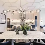 Superbe Appartement Recemment Renove De 3 Pieces Au Trocadero.